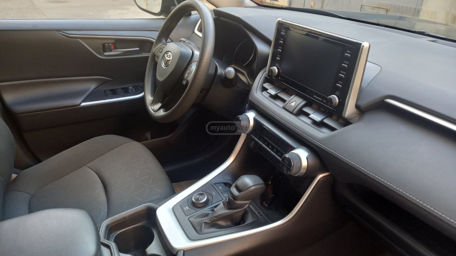 Toyota RAV 4 - фото 7