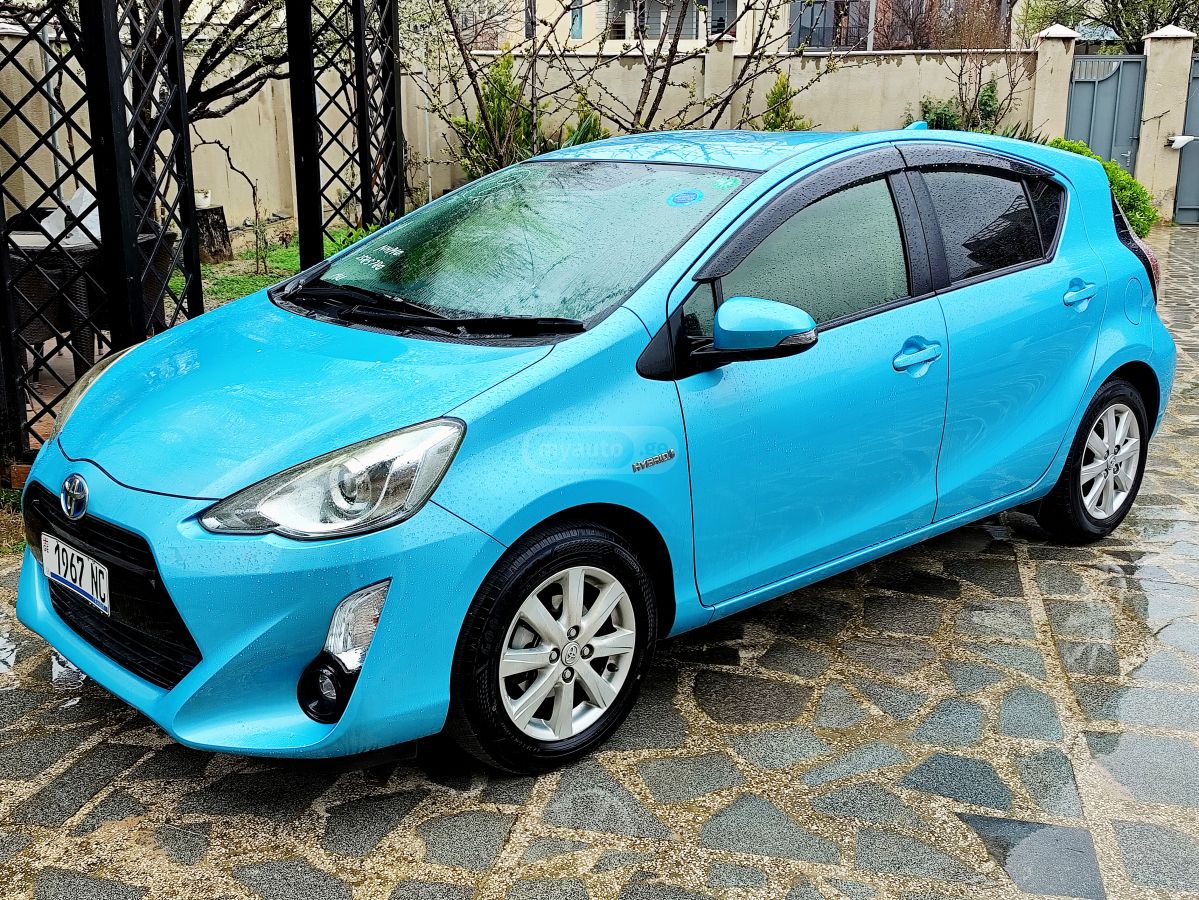 Toyota Aqua - фото 1