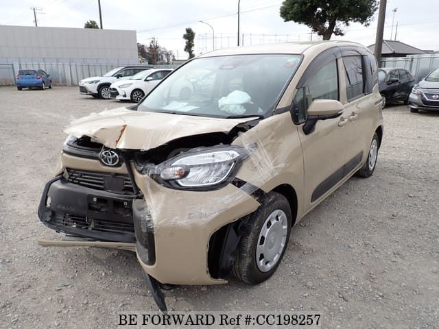 Toyota Sienta - фото 1