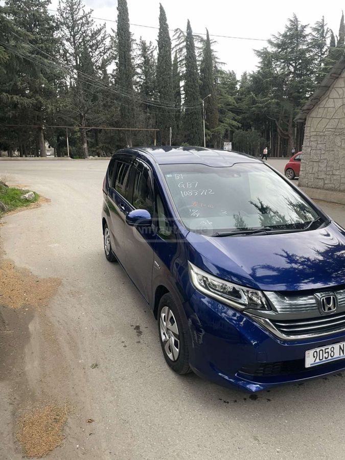 Honda Freed - фото 1