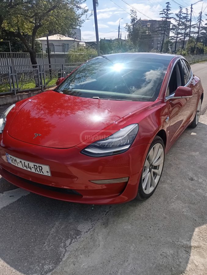 Tesla Model 3 - фото 1