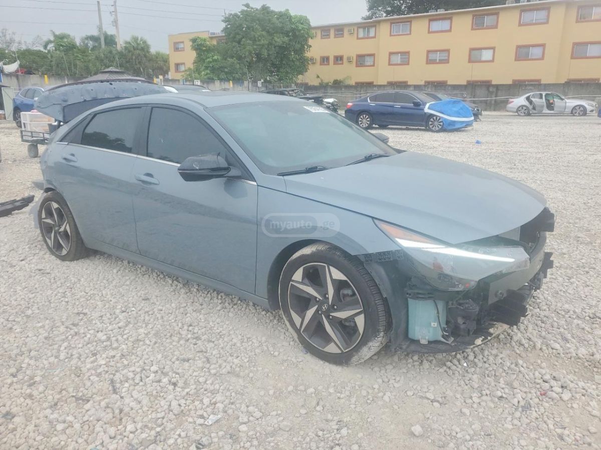 Hyundai Elantra - фото 2
