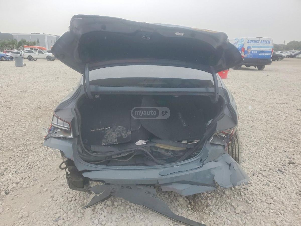 Hyundai Elantra - фото 7