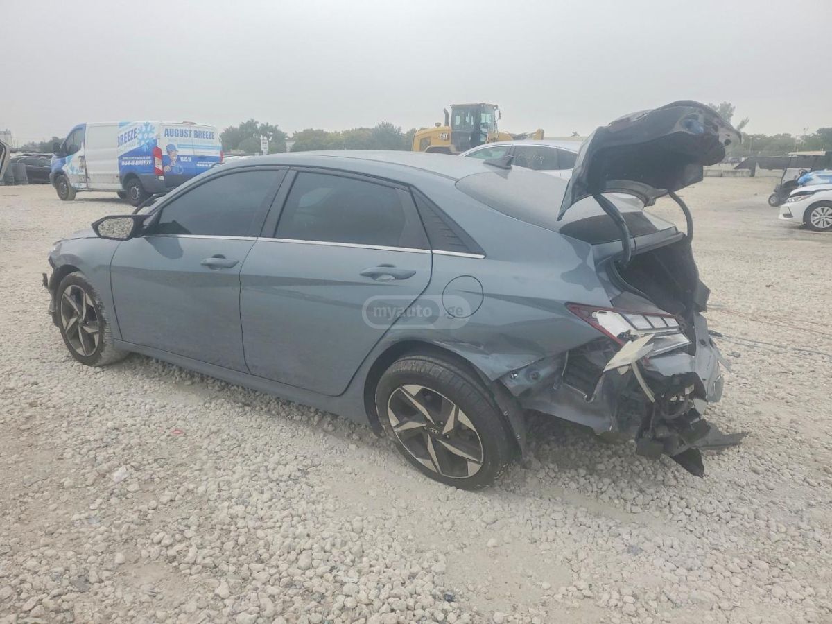 Hyundai Elantra - фото 8
