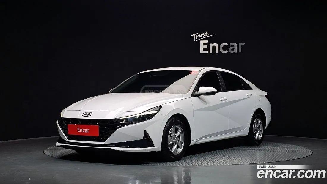 Hyundai Elantra - фото 1