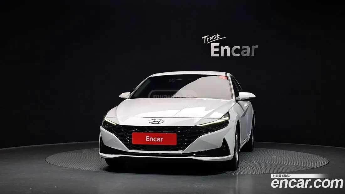 Hyundai Elantra - фото 3