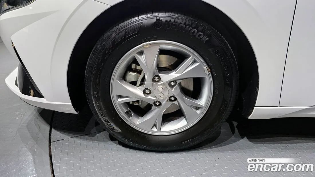 Hyundai Elantra - фото 5