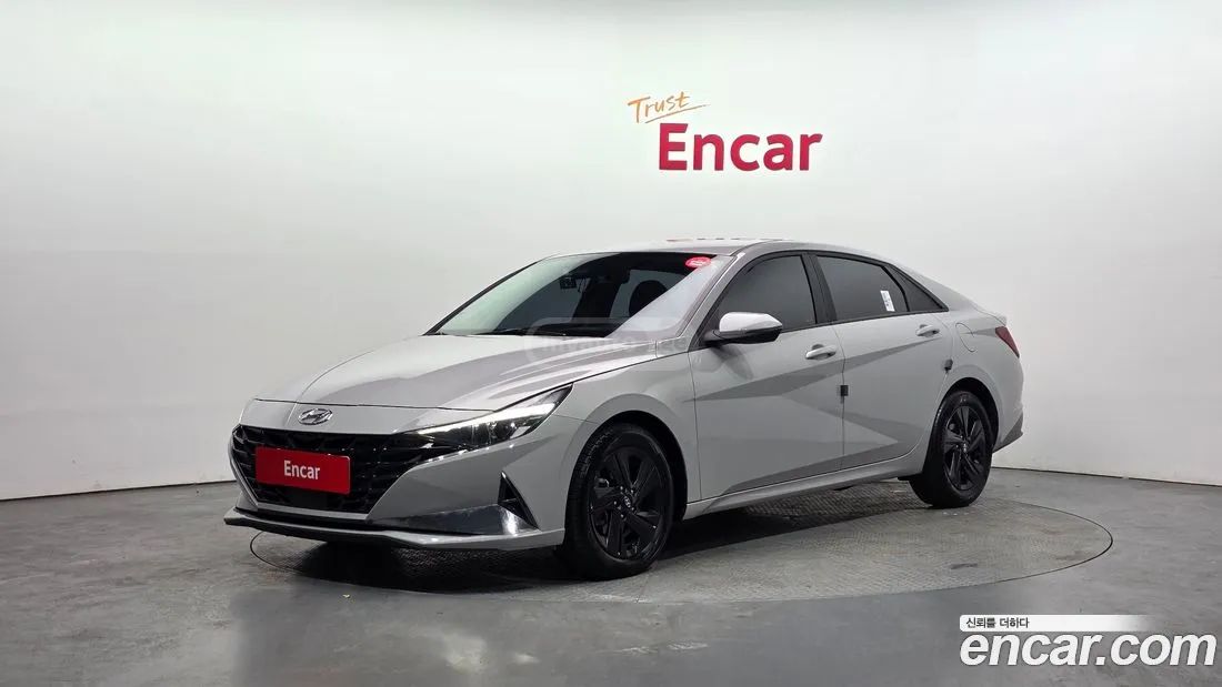 Hyundai Elantra - фото 1