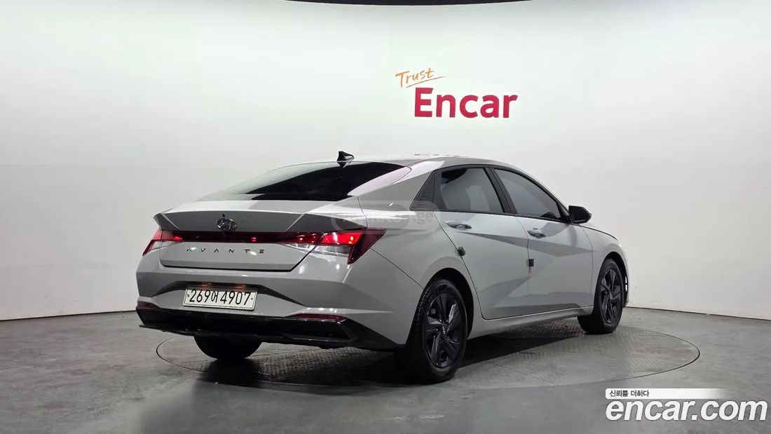 Hyundai Elantra - фото 2