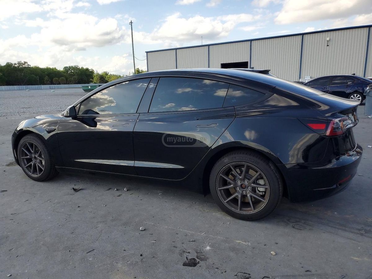 Tesla Model 3 - фото 2