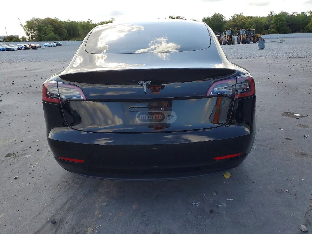 Tesla Model 3 - фото 6
