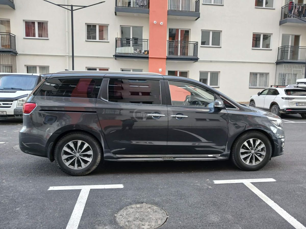 Kia Carnival - фото 1