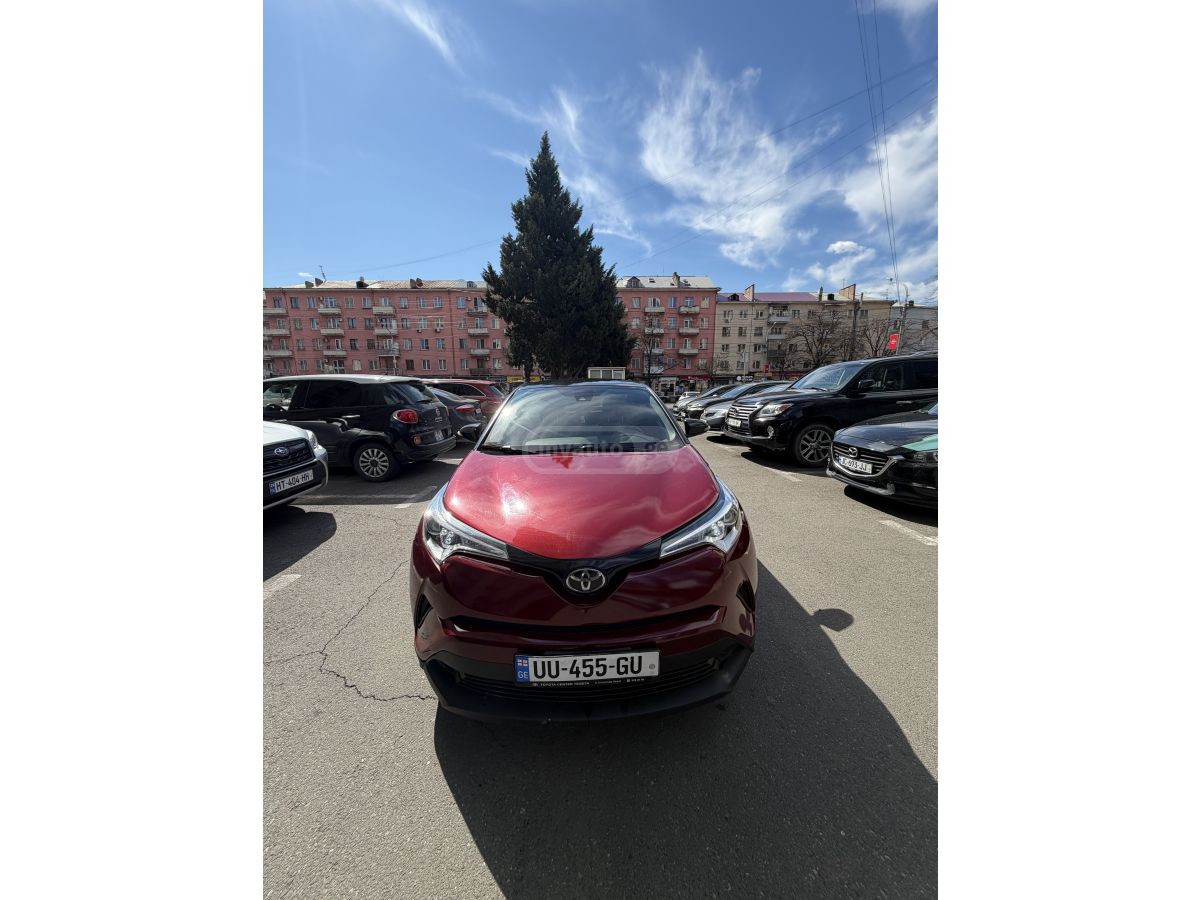 Toyota CHR - фото 1