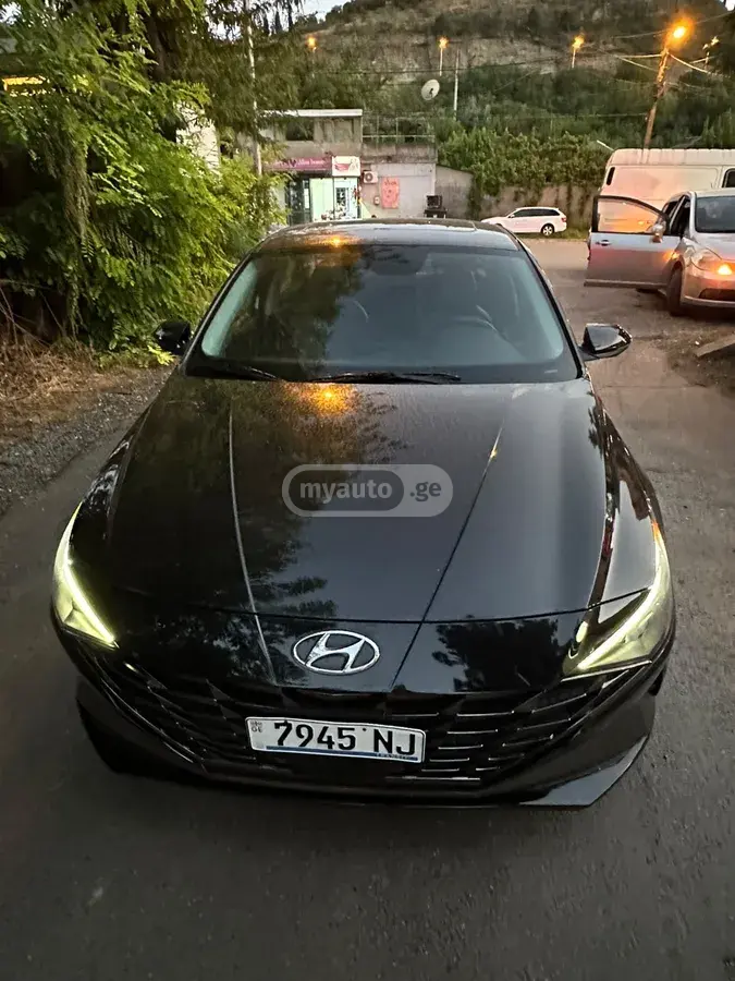 نمای دیگر Hyundai Limited 4dr Sedan CVT 2023