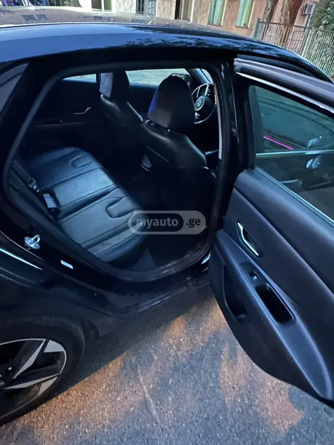 نمای دیگر Hyundai Limited 4dr Sedan CVT 2023