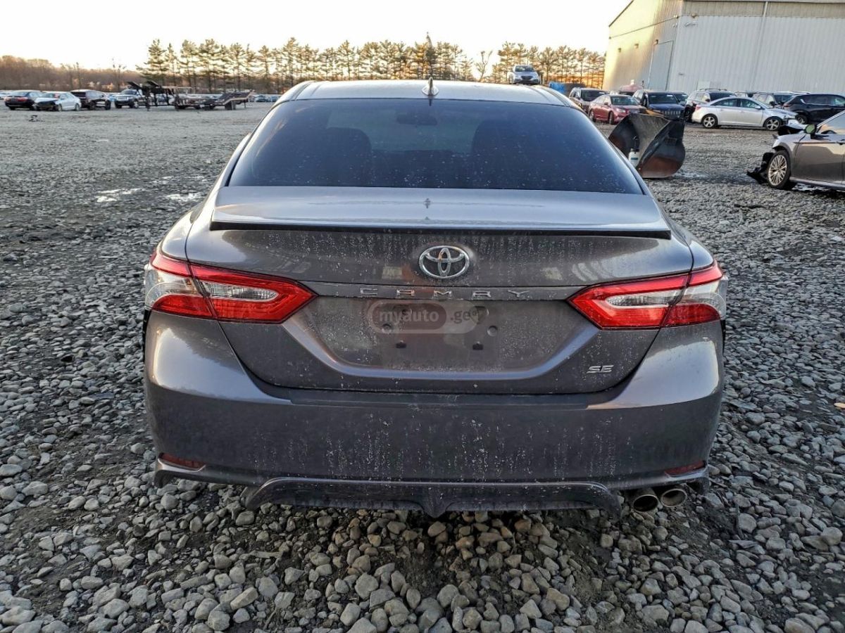 Toyota Camry - фото 6