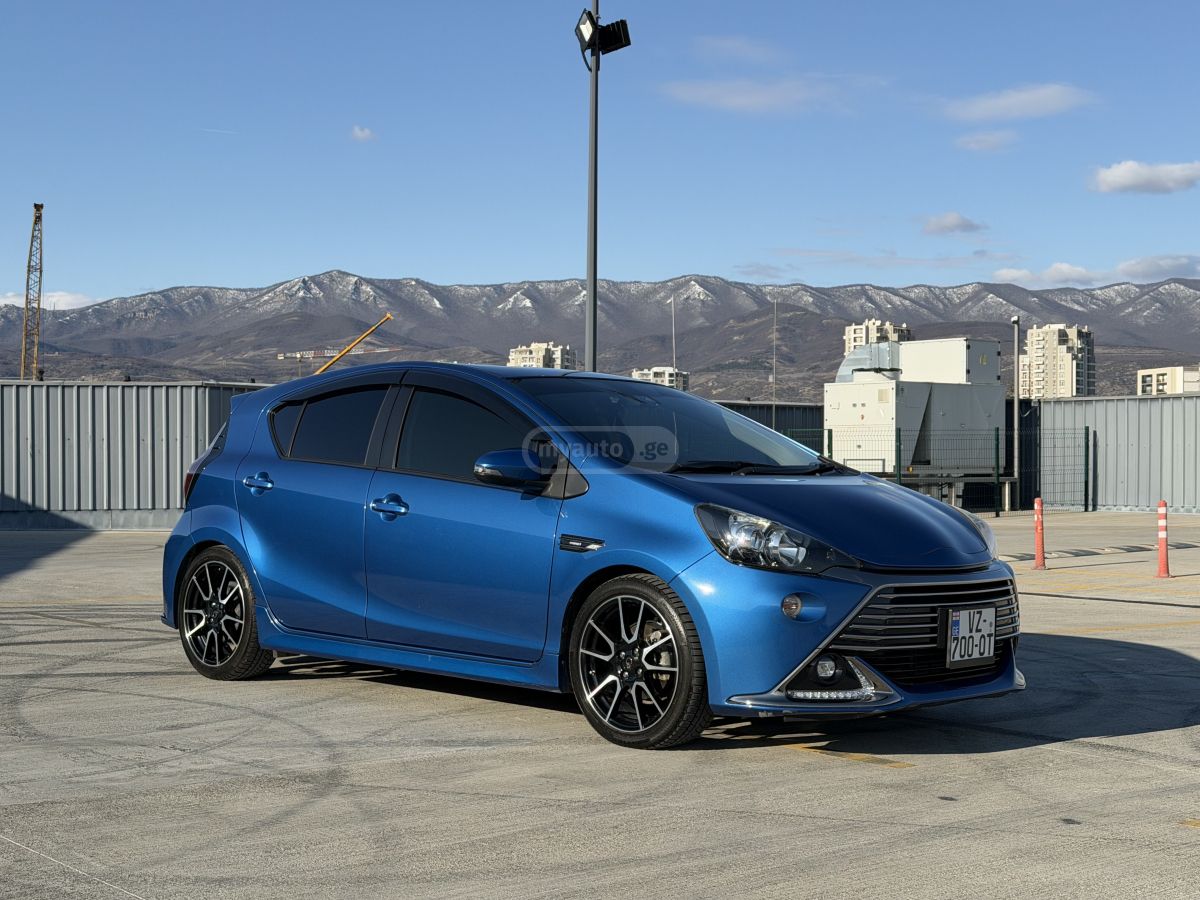 Toyota Aqua - фото 1