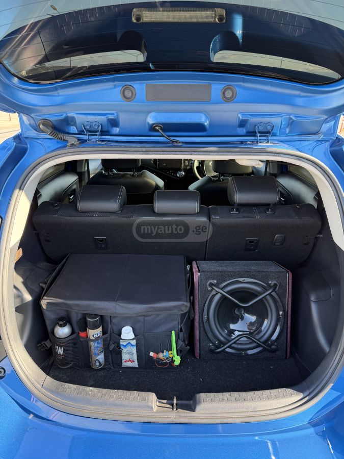 Toyota Aqua - фото 10