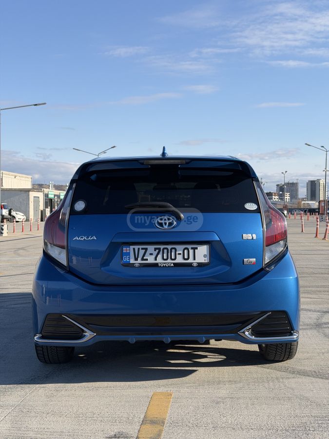Toyota Aqua - фото 12