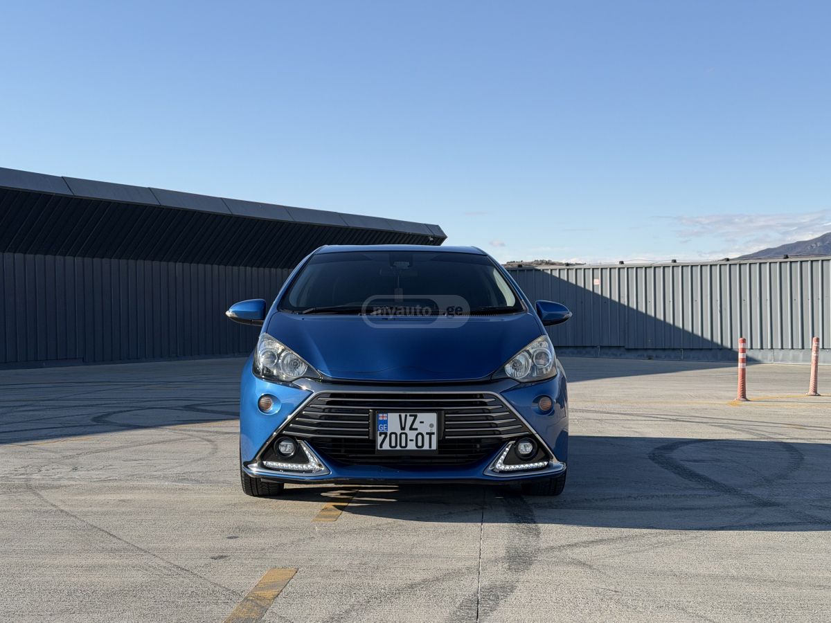 Toyota Aqua - фото 3