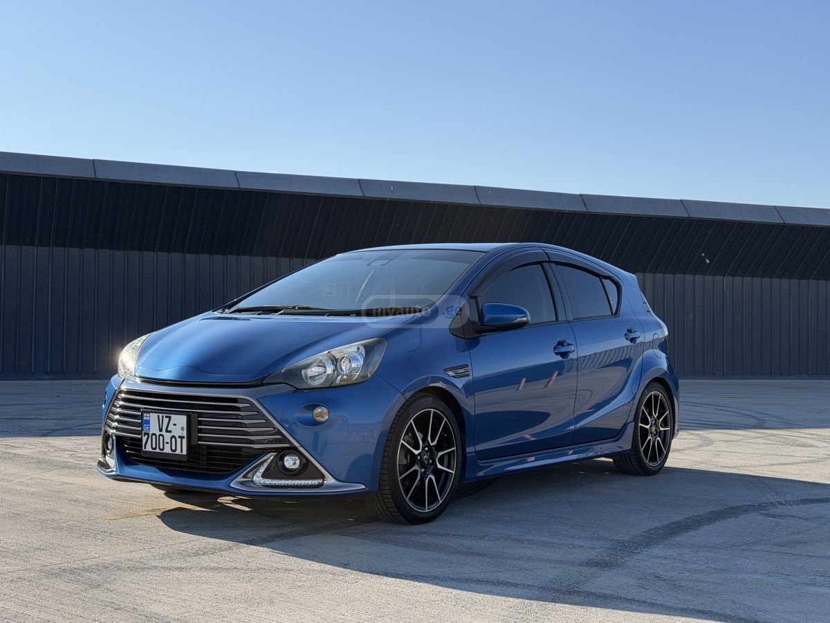 Toyota Aqua - фото 4