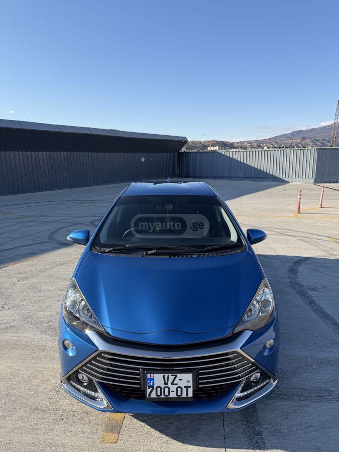 Toyota Aqua - фото 6