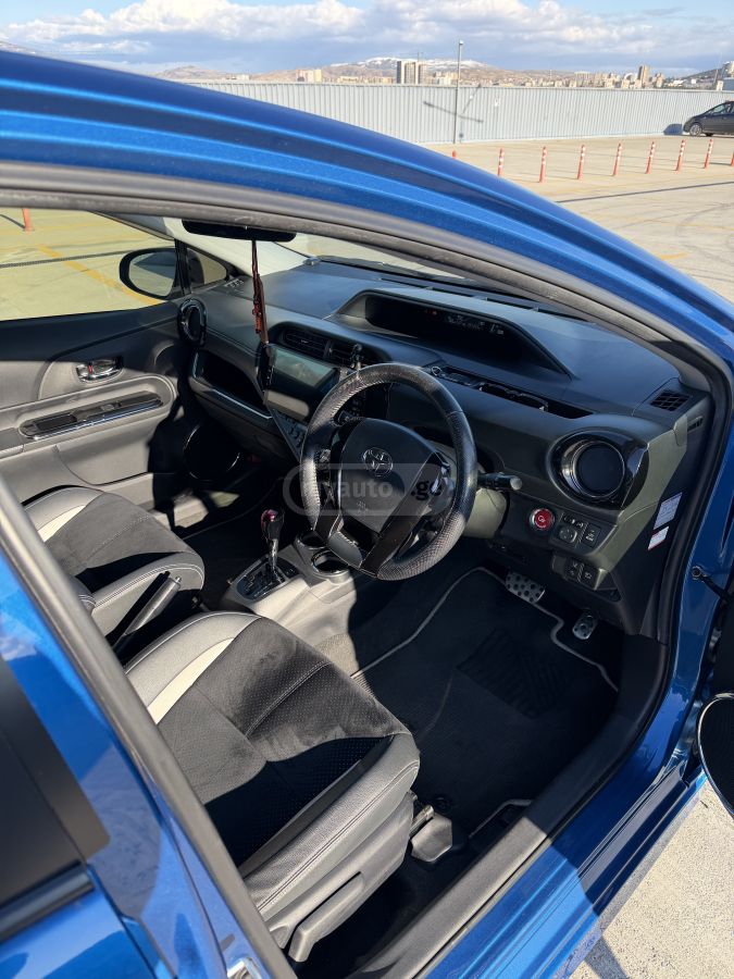 Toyota Aqua - фото 8