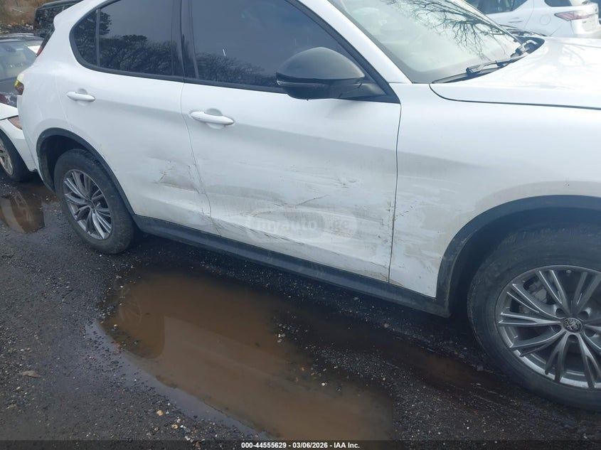 Alfa Romeo Stelvio 2024 — миниатюра 6