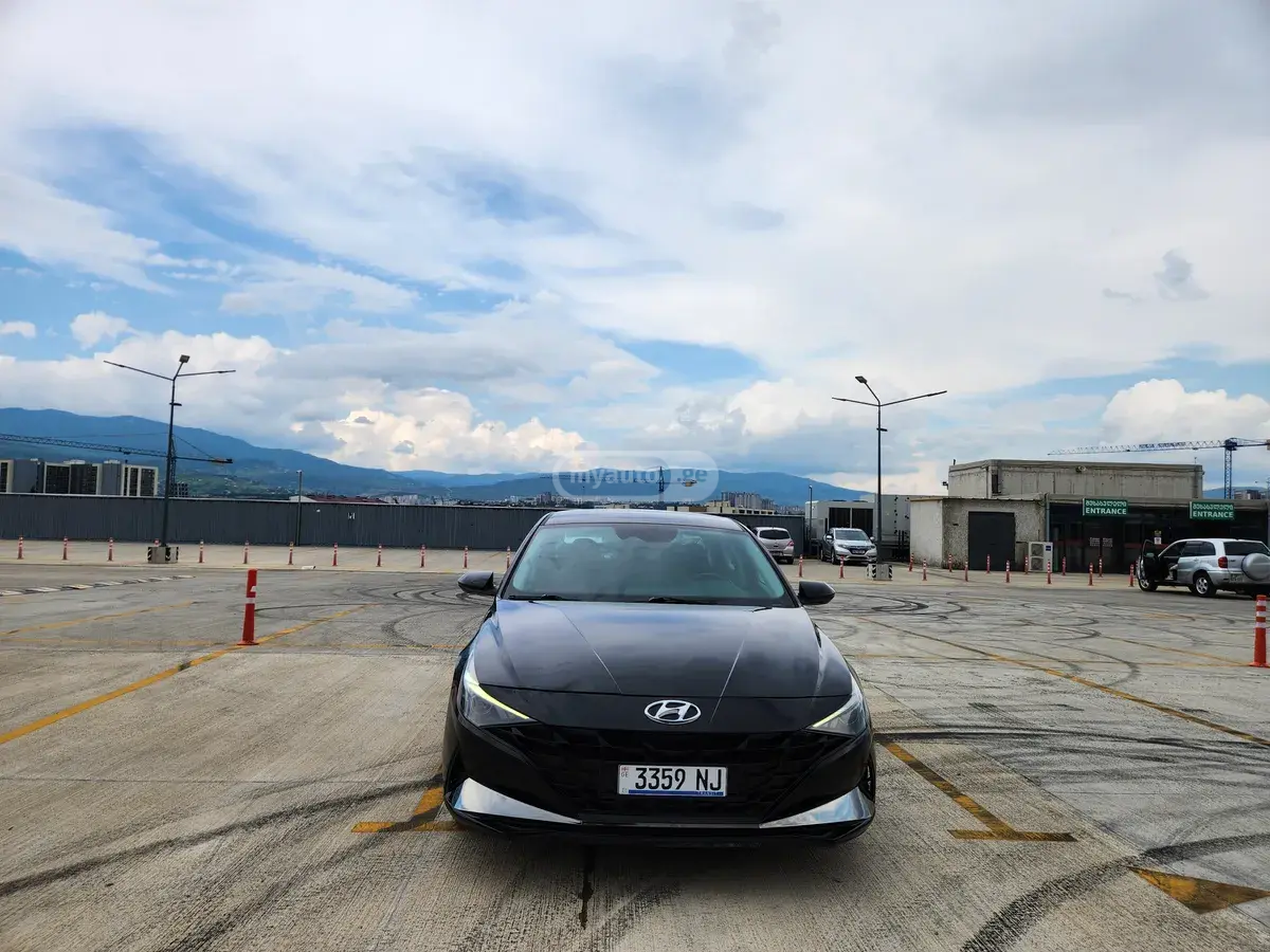 Hyundai SEL 4dr Sedan 2022
