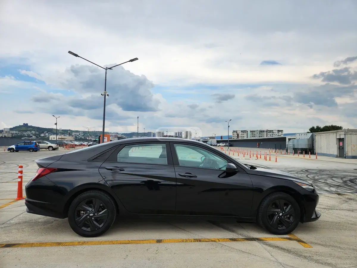نمای دیگر Hyundai SEL 4dr Sedan 2022