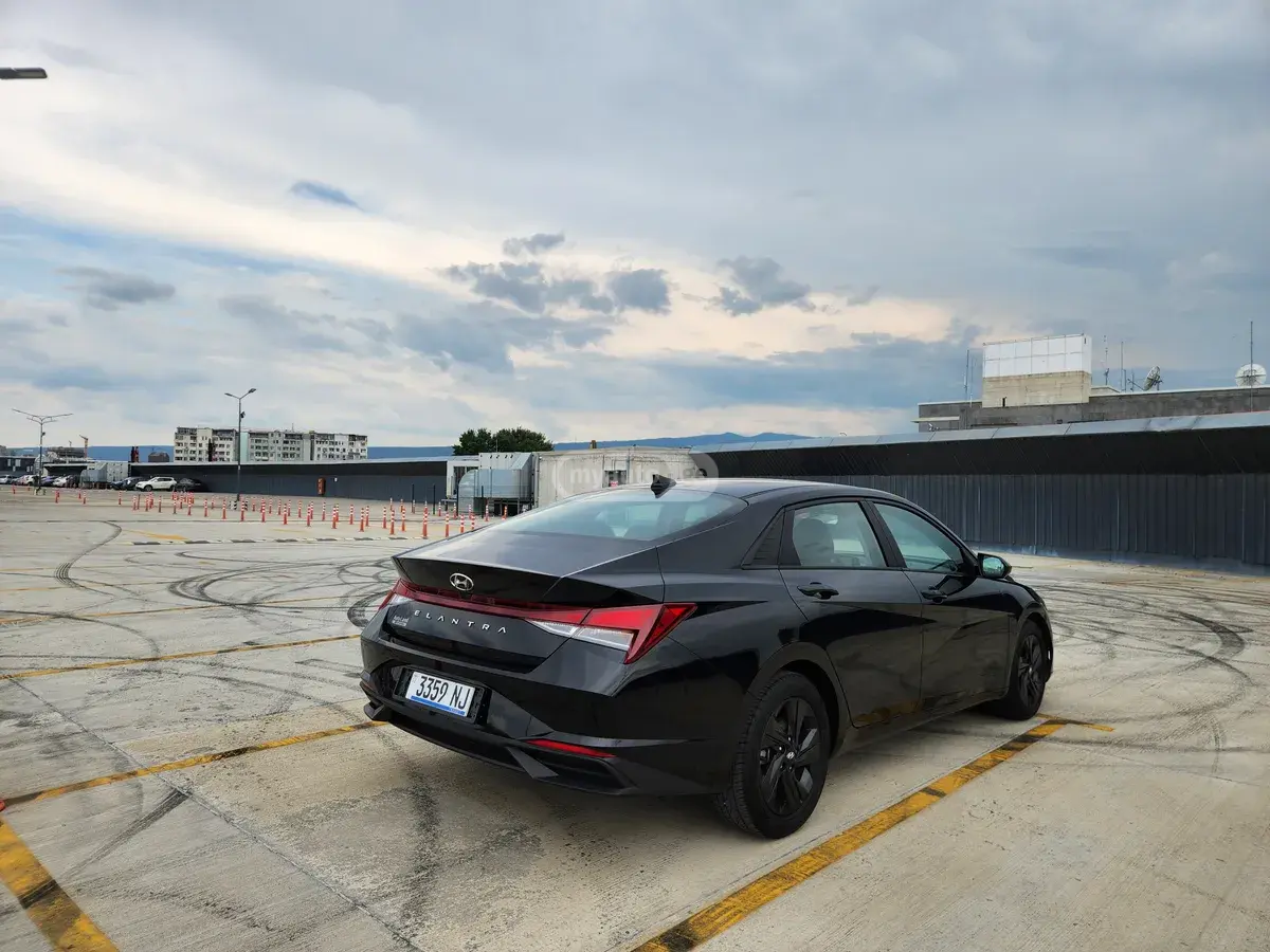 نمای دیگر Hyundai SEL 4dr Sedan 2022