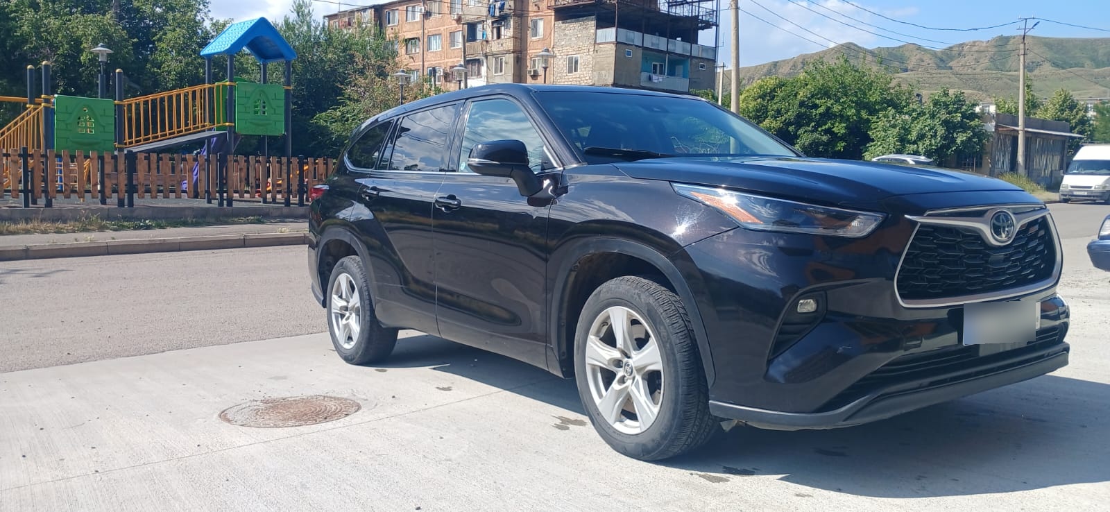 Toyota Highlander - фото 1