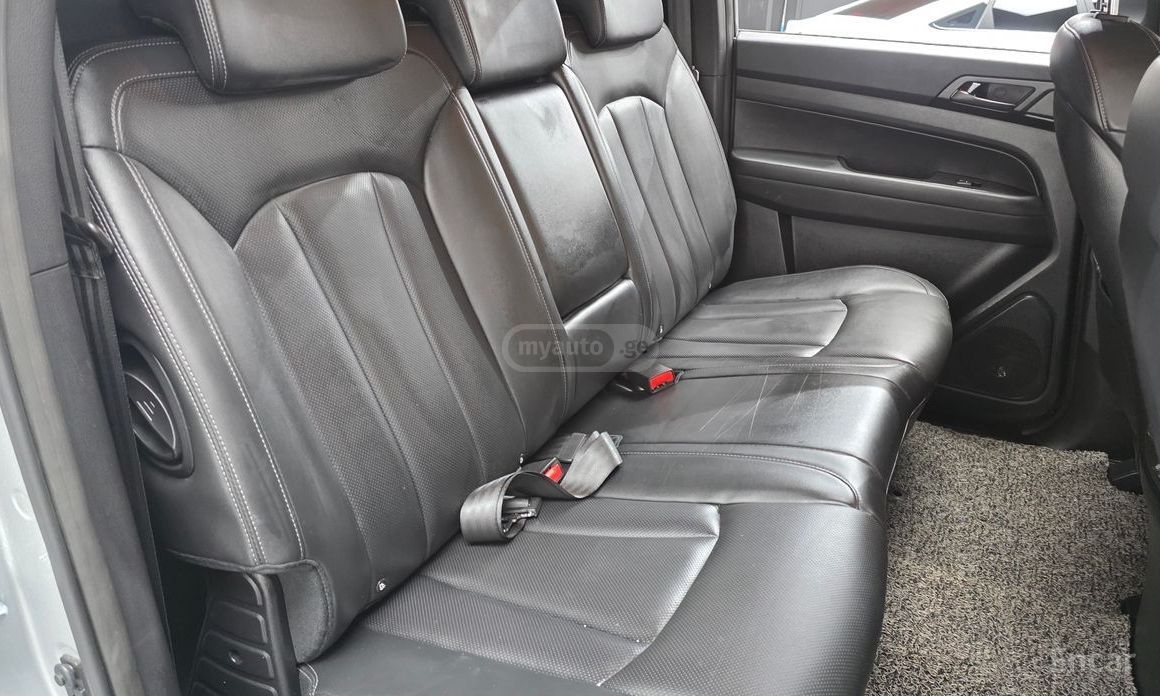 Ssangyong Rexton - фото 12