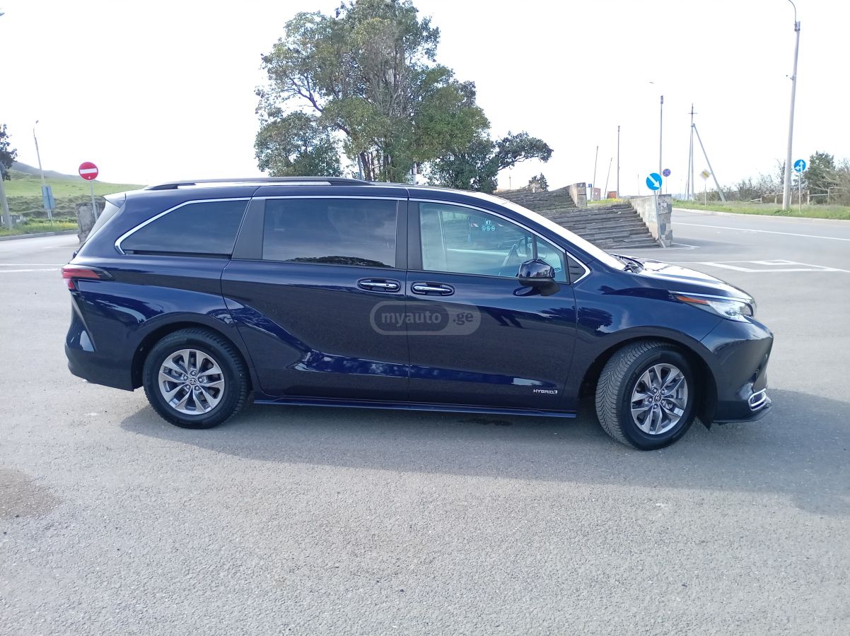 Toyota Sienna - фото 12
