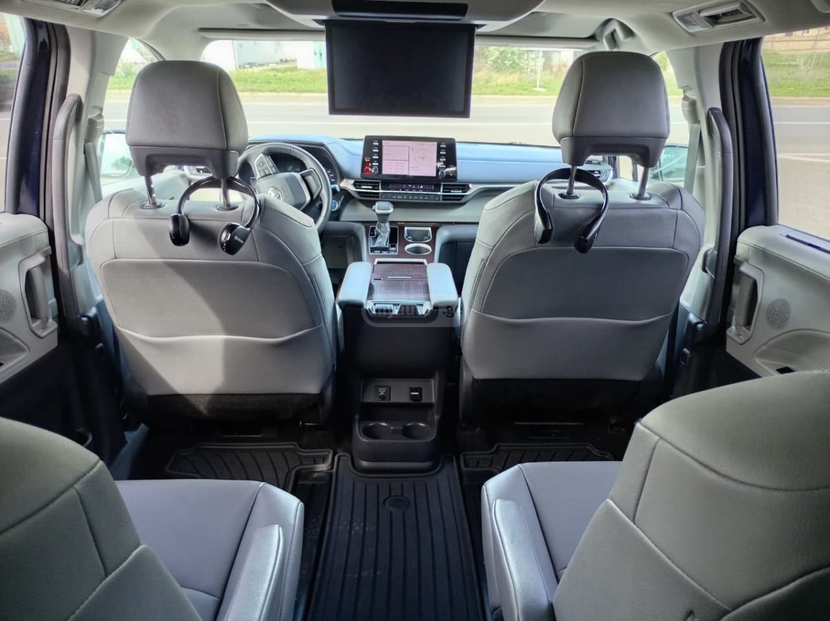 Toyota Sienna - фото 3