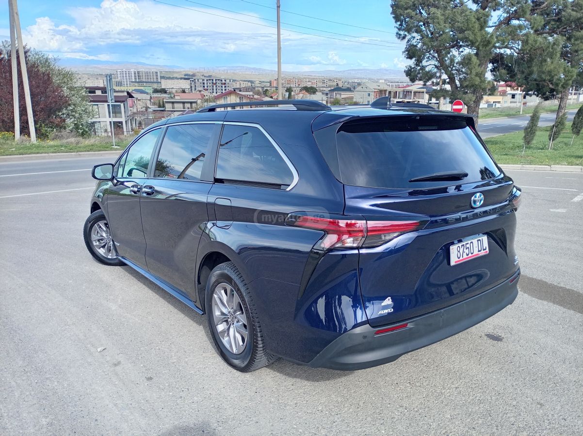 Toyota Sienna - фото 5