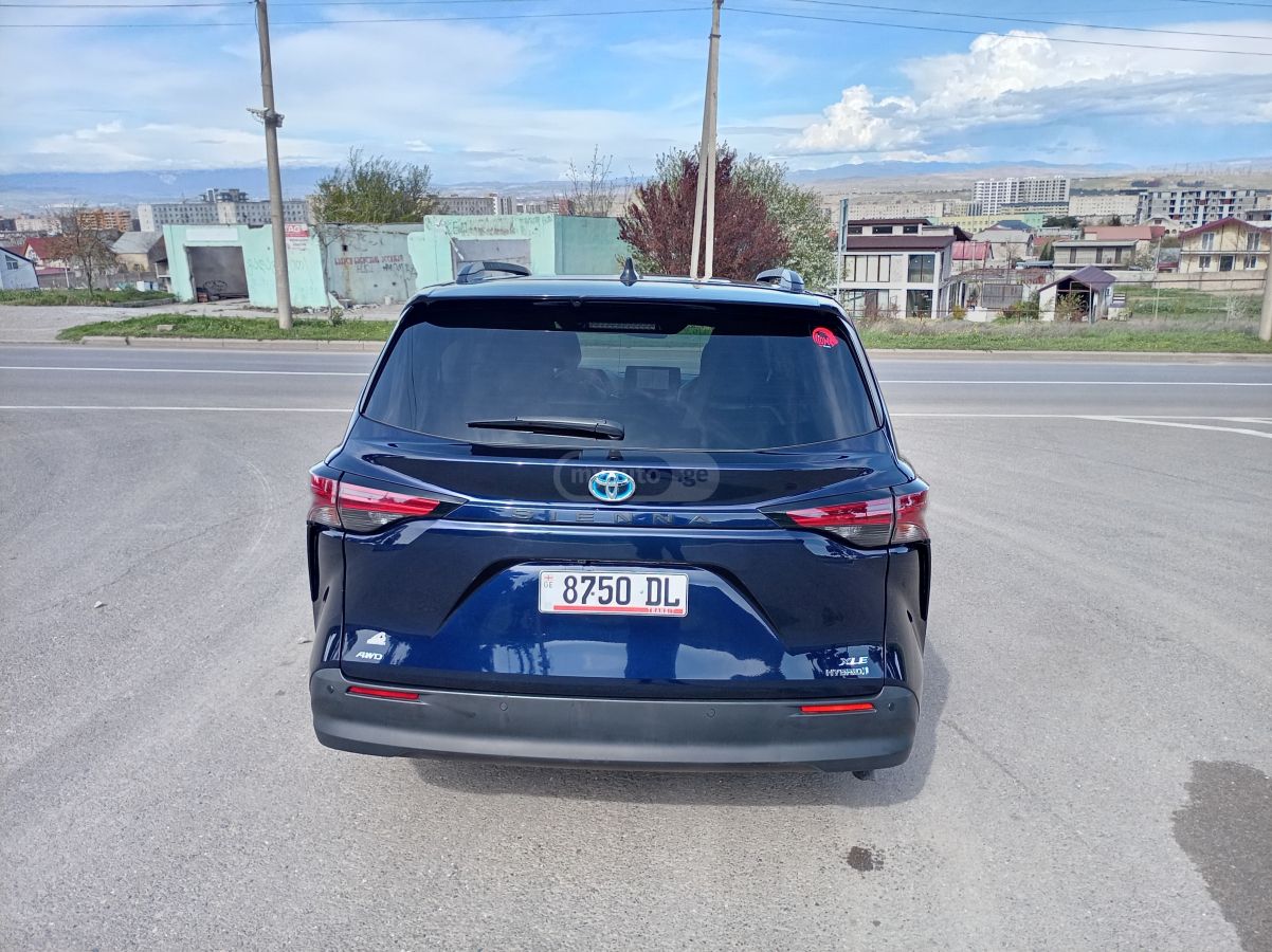 Toyota Sienna - фото 6