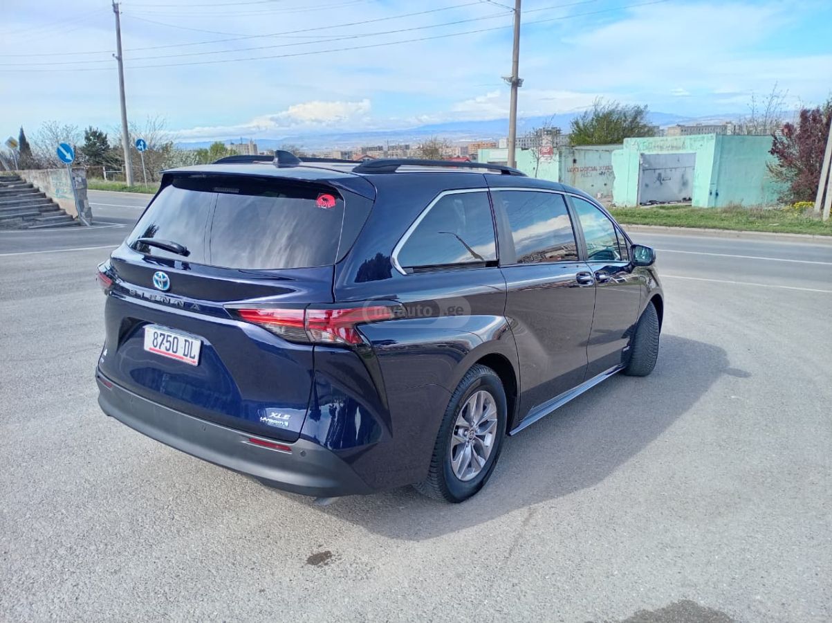 Toyota Sienna - фото 7