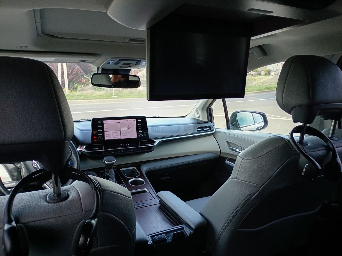 Toyota Sienna - фото 8