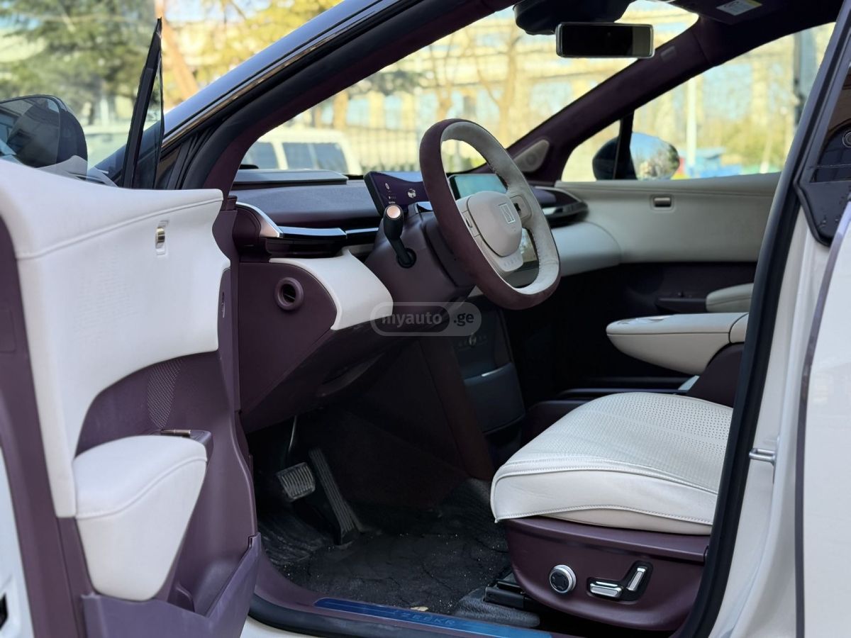 Zeekr X - фото 3