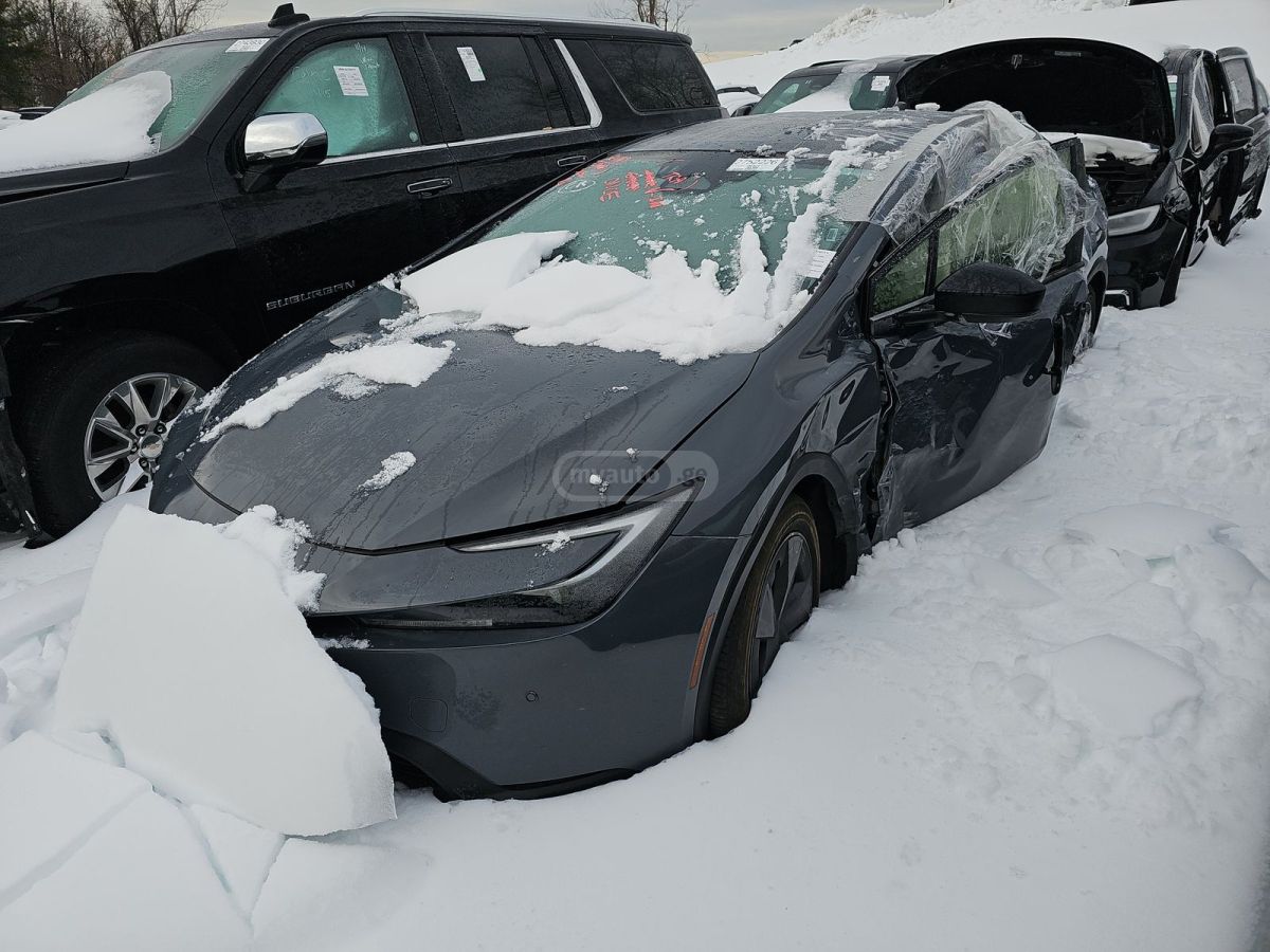 Toyota Prius - фото 1