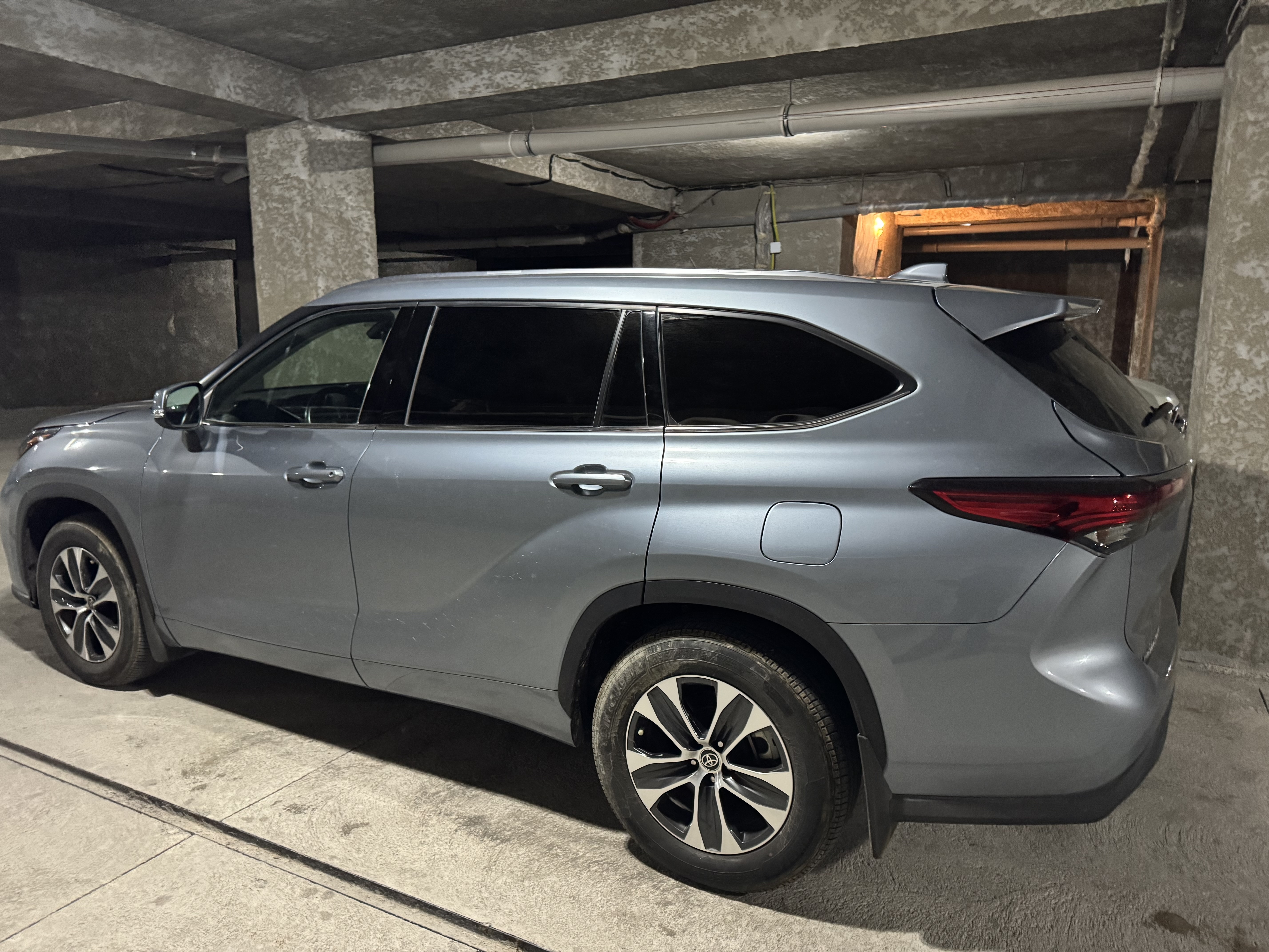 Toyota XLE 4dr All-Wheel Drive Automa — миниатюра 9