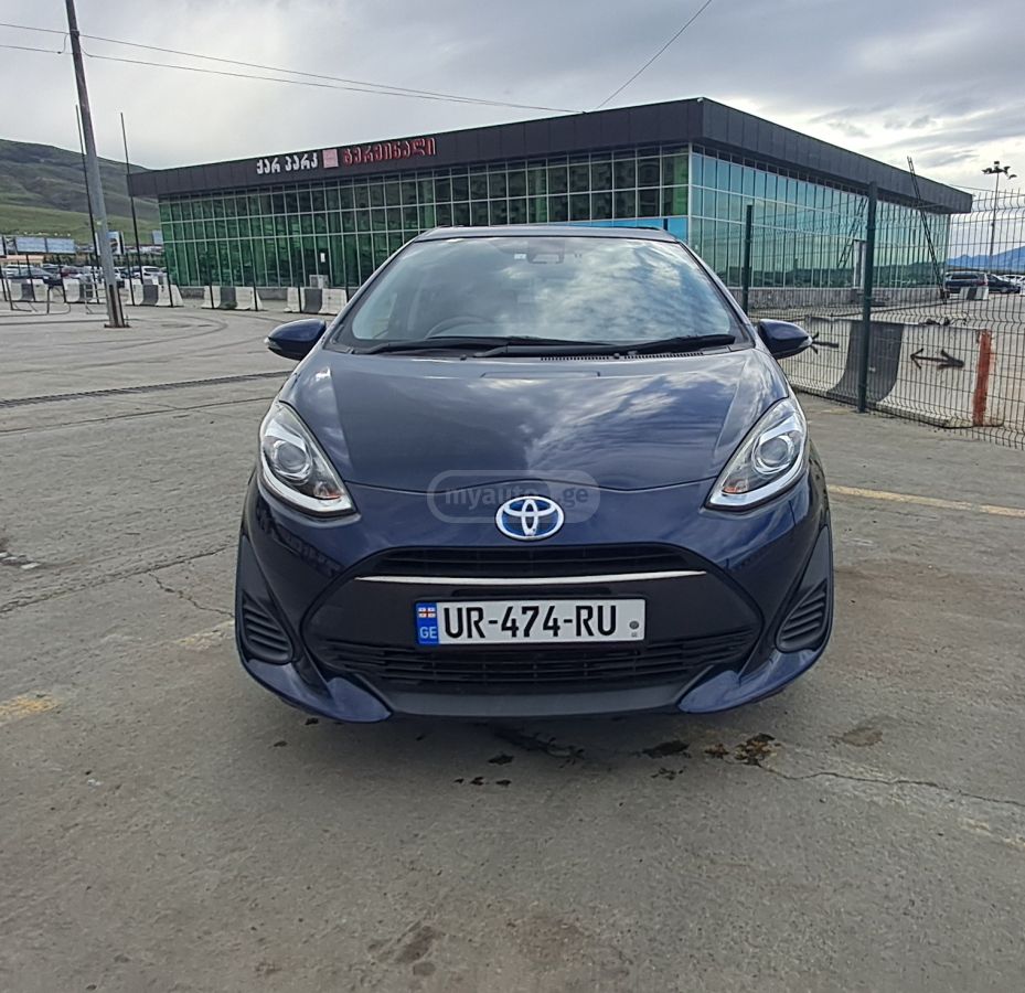 Toyota Aqua - фото 1