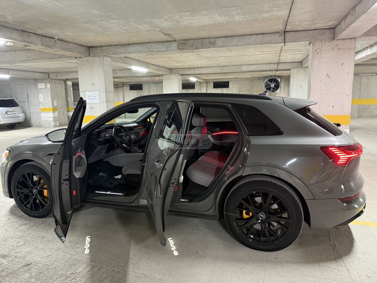 Audi E-Tron - фото 4