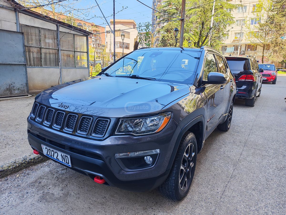 Jeep Compass - фото 1