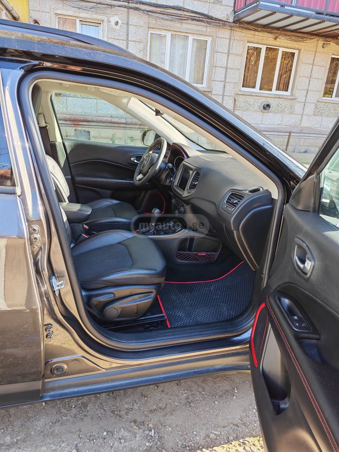 Jeep Compass - фото 13
