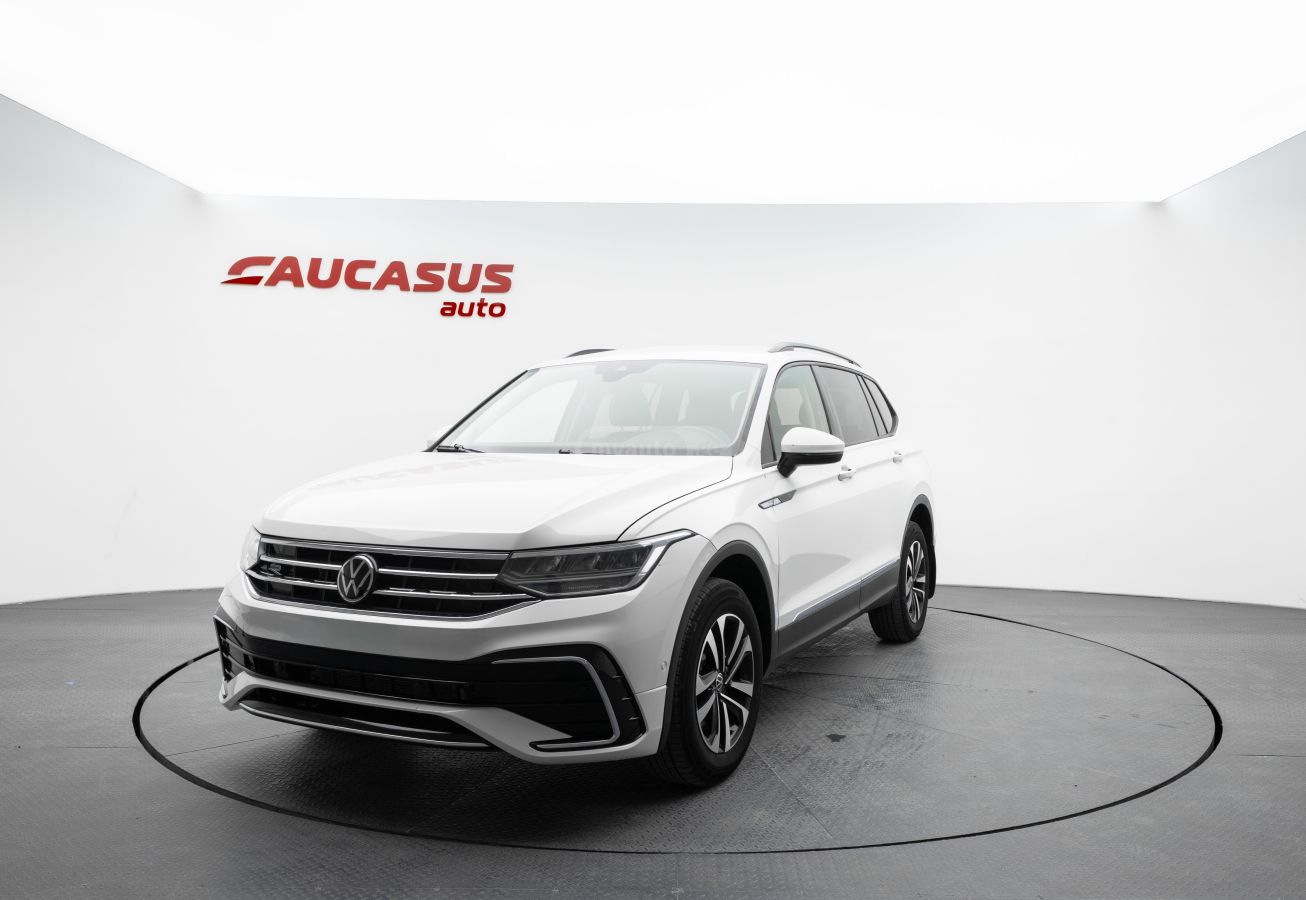 Volkswagen Tiguan - фото 1