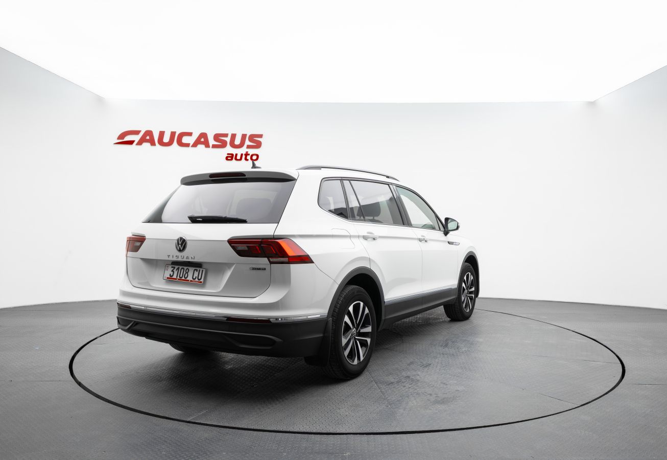 Volkswagen Tiguan - фото 4