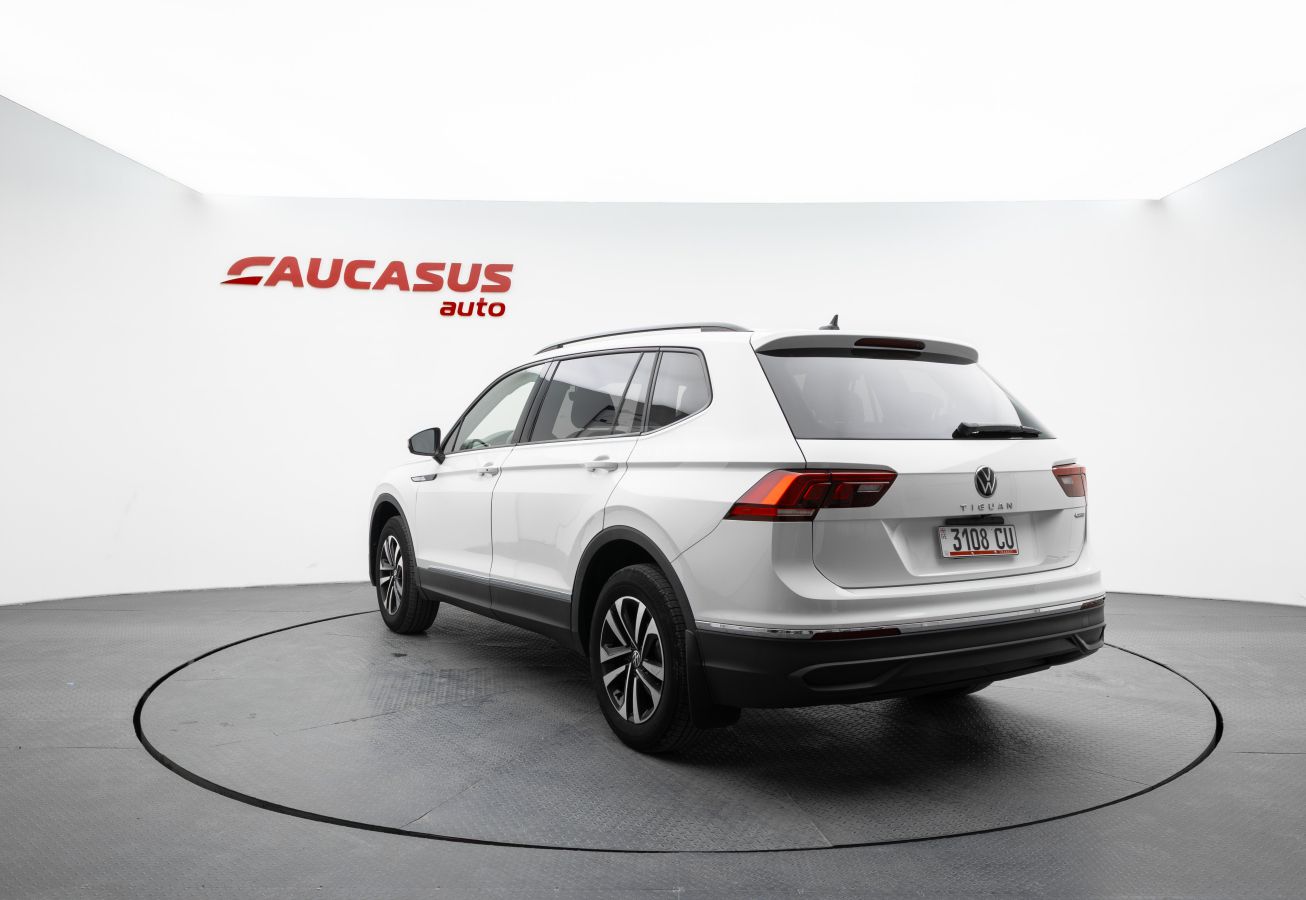 Volkswagen Tiguan - фото 6