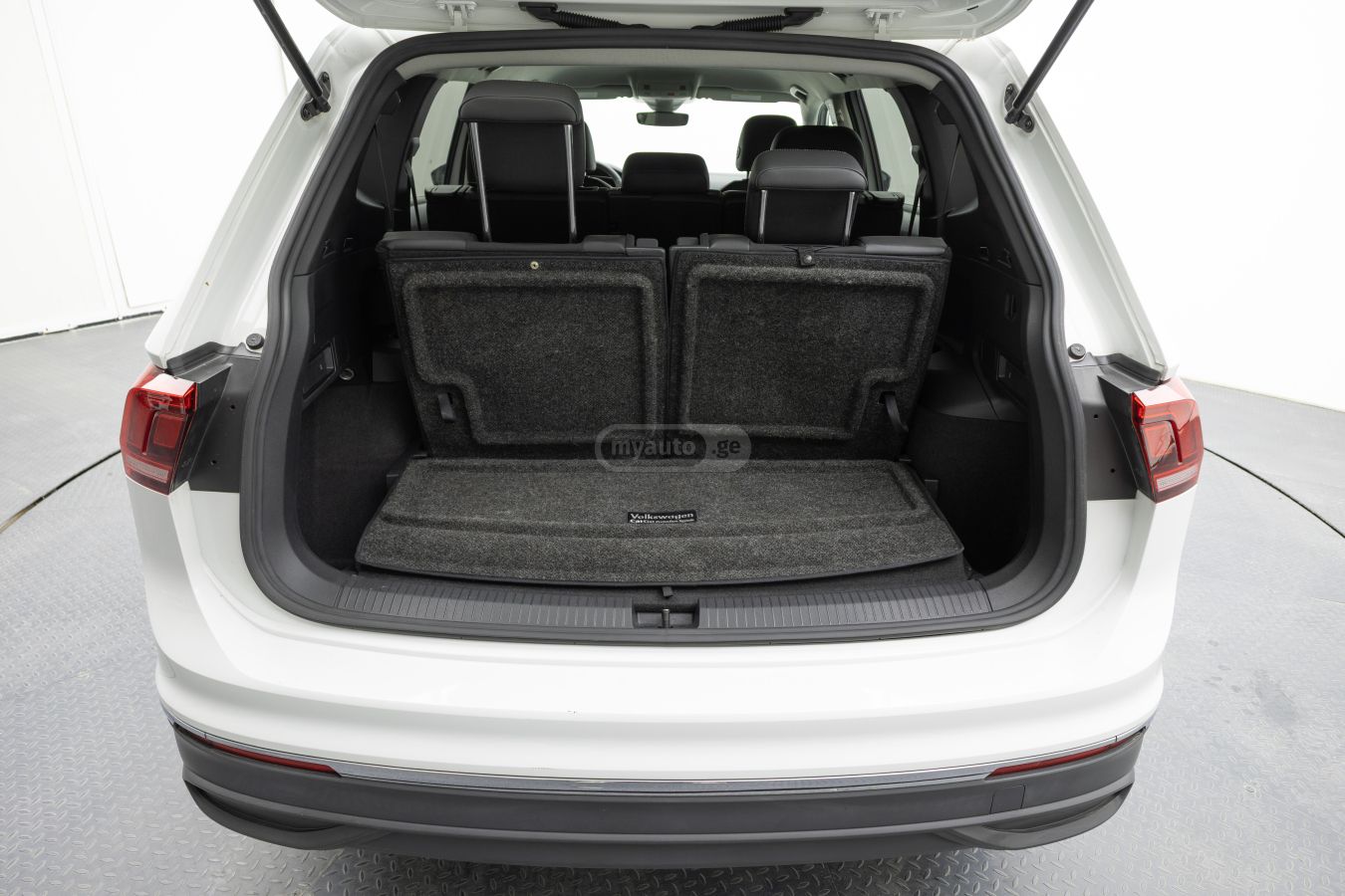 Volkswagen Tiguan - фото 7